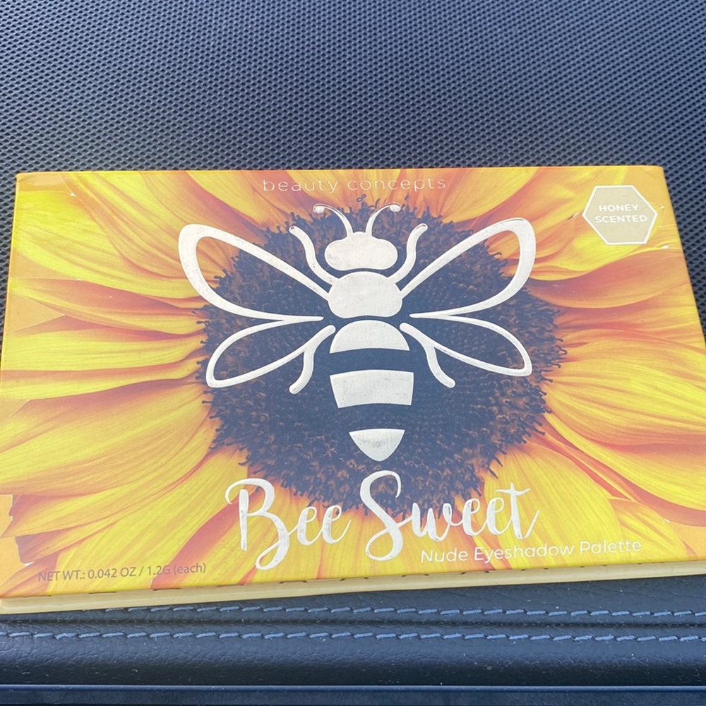 š BEE SWEET EYESHADOW PALLET. BEAUTIFUL COLORS š